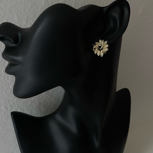 Crystal Ice Stud Earring - Picture 4 of 8